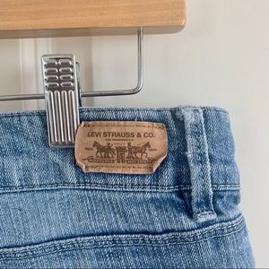 Levi Jeans Medium Blue Denim Cuffed Shorts Size 9